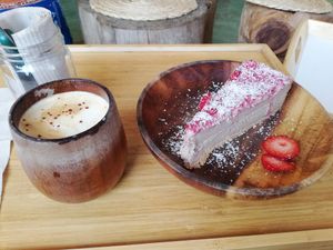 Cappucchino and strawberry cheezecake at Roots in Aljezur