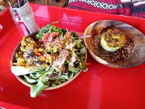 Quiche e empada de tofu at Roots in Aljezur