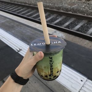 Matcha latte soja at Lemoncha in Nyon