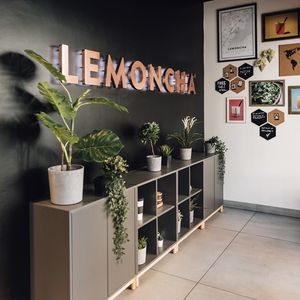 Le magasin de Nyon, places assises à l’intérieur  at Lemoncha in Nyon