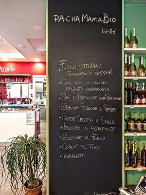 dishes of the day board at Pacha Mama Bio in Recanati