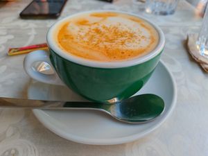 Café con leche de avena at Hazme Vegano in Barcelona