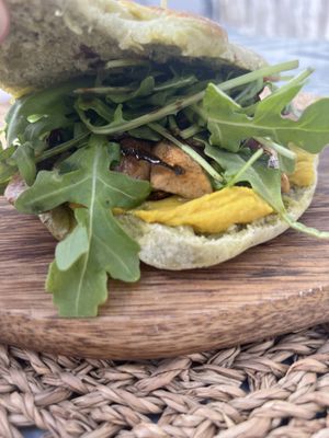 Bifana saucisses de seitan  at 8100 Café in Loule