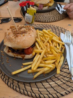  at 8100 Café in Loule