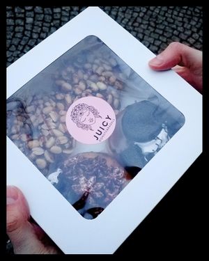 Snickers, Tiramisu and Oreo donuts at JUICY in Halle