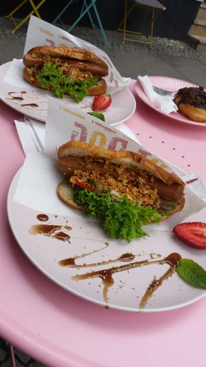 Berlin HotDog at JUICY in Halle