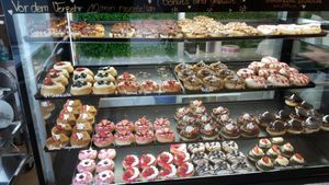 Around 10 vegan Donut flavours today at JUICY in Halle