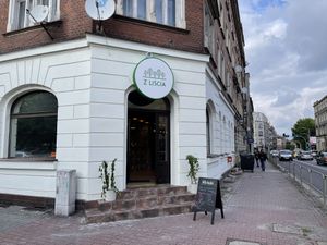 Front view at Z Liścia in Katowice