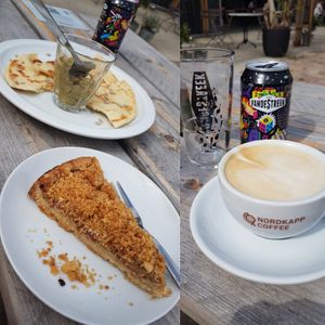 Vegan Applecrumble-pie, coffee with oatmilk, pita with dip at Noordertuin in Utrecht