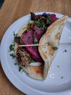 Falafel pita at Noordertuin in Utrecht
