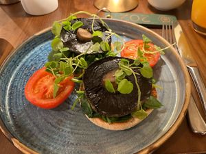 Vegan breakfast muffin (spinach, mushroom, tomato )  at Kings Head in Richmond