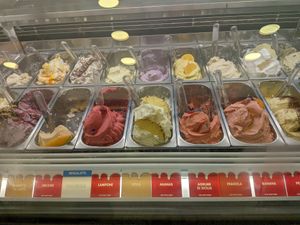 Vanilla senza latte but not vegan (apparently some milk products) at Crema di Gelato in Savona