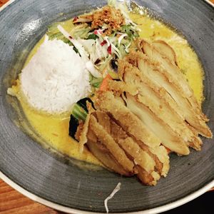 Seitanente in einer Erdnusssauce at NYNAMY in Ingolstadt