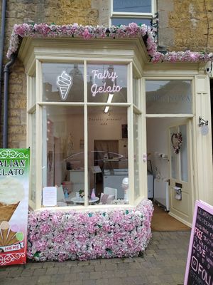 Front of the shop at Fairy Gelato & Cakes Lora Nova in Bourton-on-the-water