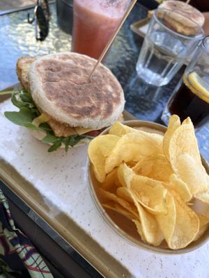 Vegan burger with crisps  at Be Comporta in Comporta