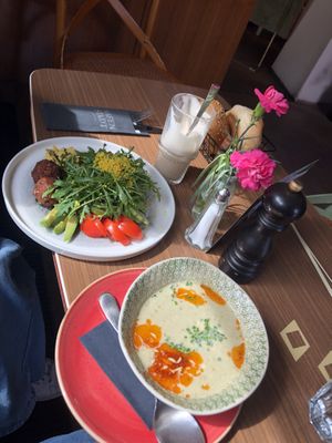 Veganes Frühstück und Vegane Brokolisuppe  at Hafenstadt Urban Area in Klagenfurt