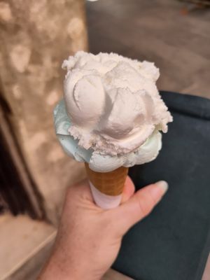 Banana on top of mint gelato at Gelato Fantasy - San Giovanni in Venice