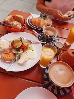 Großes veganes Frühstück at Aha Cafe in Dresden