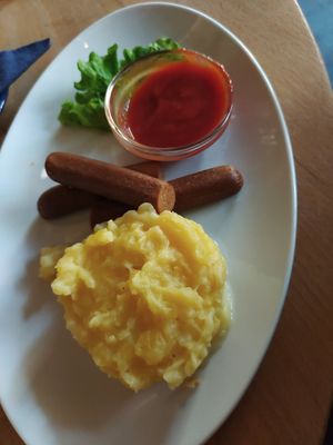 Kinderessen mit Seitan-Würstchen at Aha Cafe in Dresden