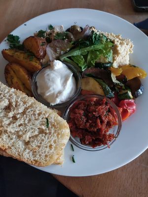 Vorspeisenteller für zwei at Aha Cafe in Dresden