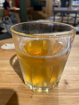 Freshly made applejuice at Bibliotheek Oosterschelde in Goes