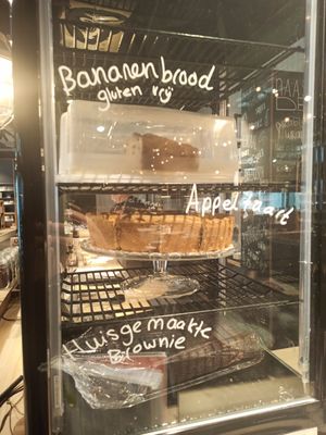Brownie, applecake at Bibliotheek Oosterschelde in Goes