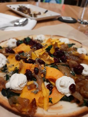 Vegan pizza - yummy at True Food Kitchen in Annapolis