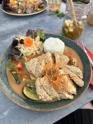 Vegan dish with sesame tofu and peanut sauce  at Loi Xua in Speyer