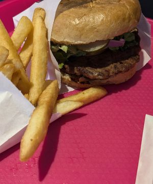 Classic Fox 🍔 at VEGAN FOX in Buenos Aires