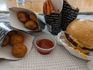  at Mother Burger - Basílica da Estrela  in Lisbon