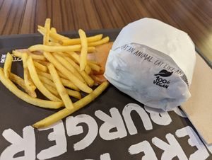  at Mother Burger - Basílica da Estrela  in Lisbon