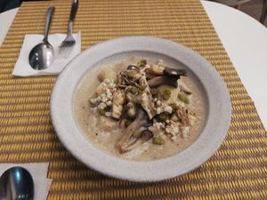 Dish with Shiitake at Veggies - 베지스 in Seoul