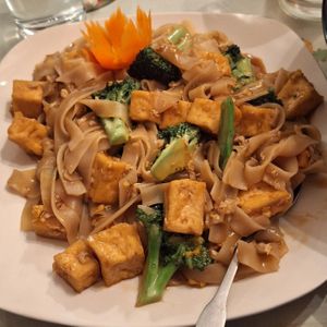 Pad Se'ew with Tofu at Lai Thai in Canton