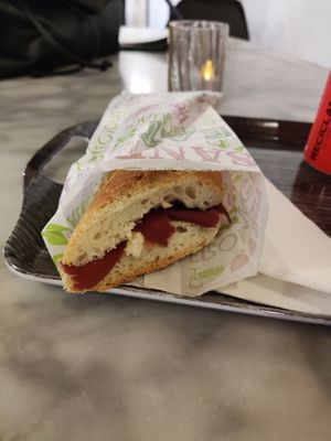 Bocadillo de jamón serrano vegano at L'Arquera Cafeteria in Mataro