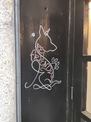 Pet friendly sign at L'Arquera Cafeteria in Mataro