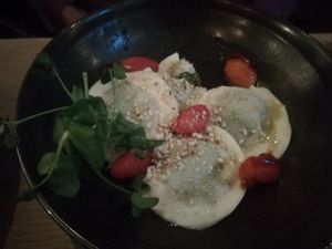 Ravioli
Spinazie & cashew-ricotta ravioli, geroosterde kerstomaat, salieboter, amandelparmezaan at Thibeau in Nijmegen