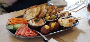 Snack platter at Thibeau in Nijmegen