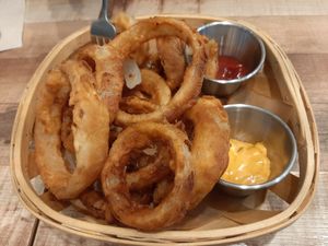 onion rings at Loving Hut - Yeoksam Branch 러빙헛 서울 역삼점 in Seoul