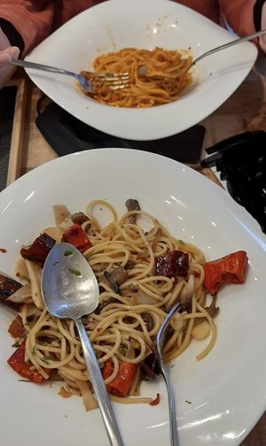 Spaghetti aglio e olio, Spaghetti bolonese  at Loving Hut - Yeoksam Branch 러빙헛 서울 역삼점 in Seoul
