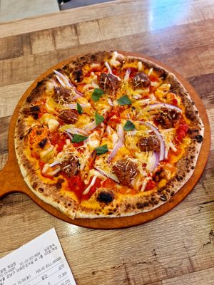 Vegan meatball pizza😋 at Loving Hut - Yeoksam Branch 러빙헛 서울 역삼점 in Seoul