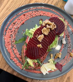 Veganes Avocado Brot   at Fräulein Nimmersatt in Berlin