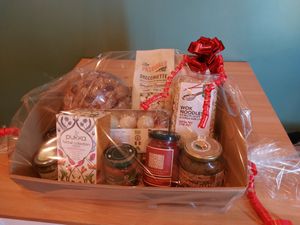 Customised Yule basket at Hop & Dope in Milan