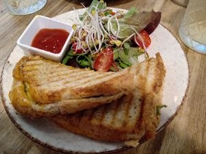 'Croque vegan + side salad' at Tartoer in Antwerpen
