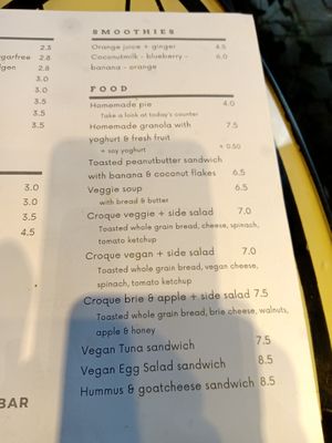 Food and smoothie menu at Tartoer in Antwerpen