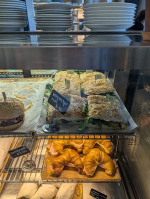 Vegan roll at Nitmiluk Cafe in Nitmiluk