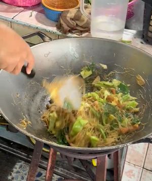 Pad Thai at Shukiat Jaymart - ชูเกียรติเจมาร์ท in Takua Pa