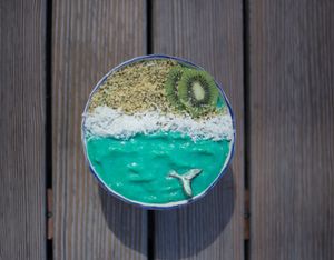 Smoothie Bowl 
I AM SEA 


Delicious bowl with Caribbean flavors such as coconut, kiwi, mango and complemented with blue spirulina at Prana Café in Cancun