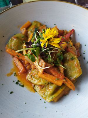 Vegan ravioli (pumpkin filled), pulled vegan slices and many vegetables at Mamma Mia in Zadar