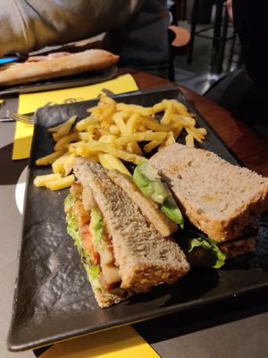 Vegan sandwich at Croak's in Roses