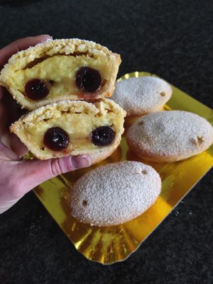 Pasticciotto all'amarena  at La Pasticceria Vegana in Baronissi